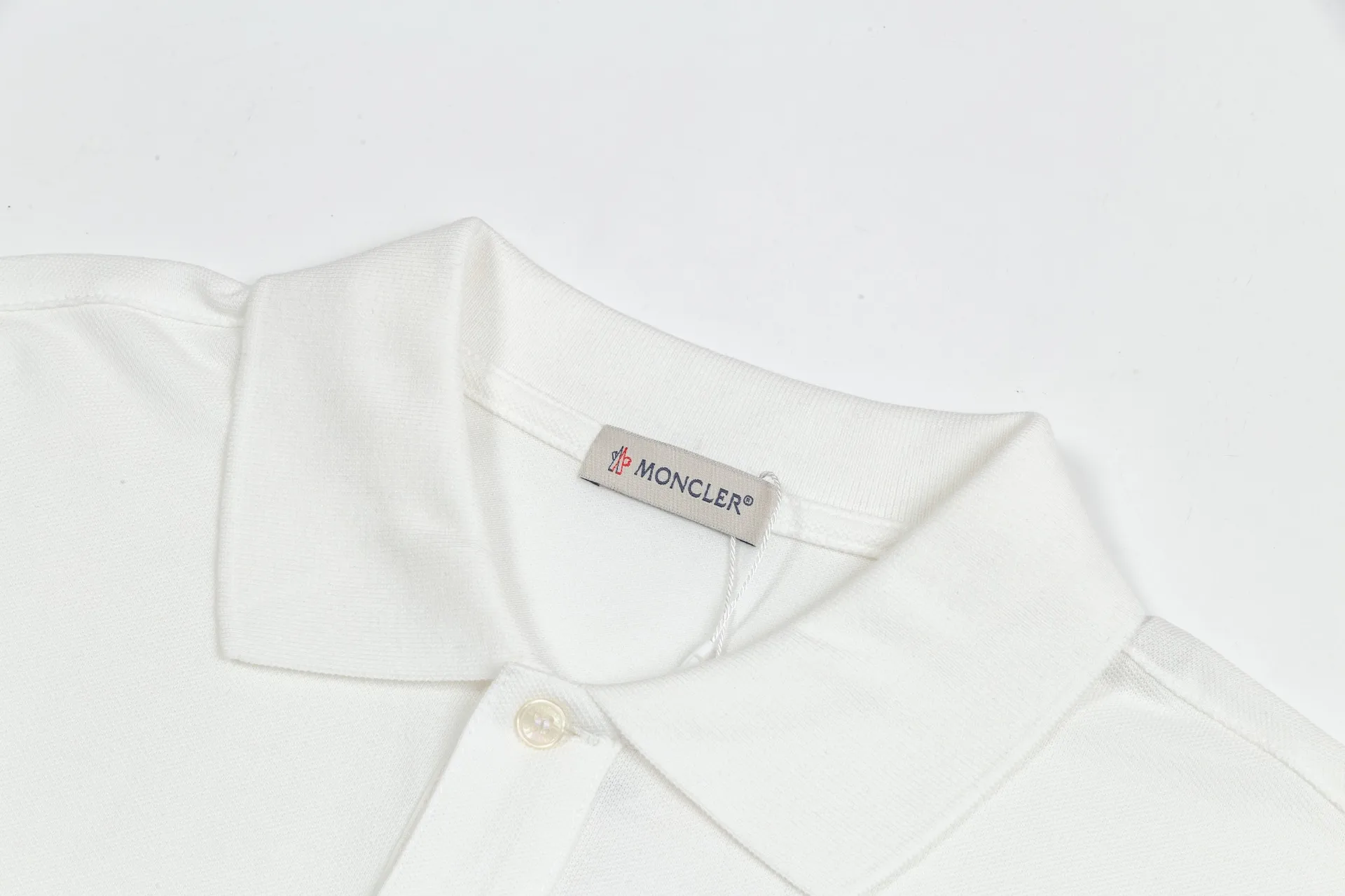 ： MONCLER ： ：230 ：Black White Blue Size：M-XXL Classic logo Polo ， Classic 。 ， ， 。 • • • ， •